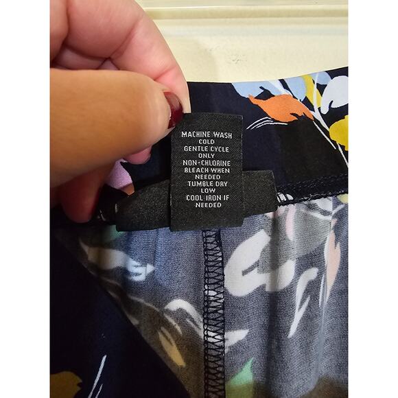 Lane Bryant Women's Floral Print Wide Leg Pants Navy Blue Plus Size 26/28 - Picture 4 of 7